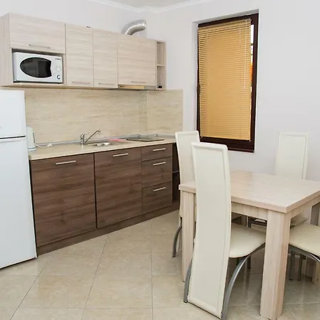 Lev Апартаменты Равда